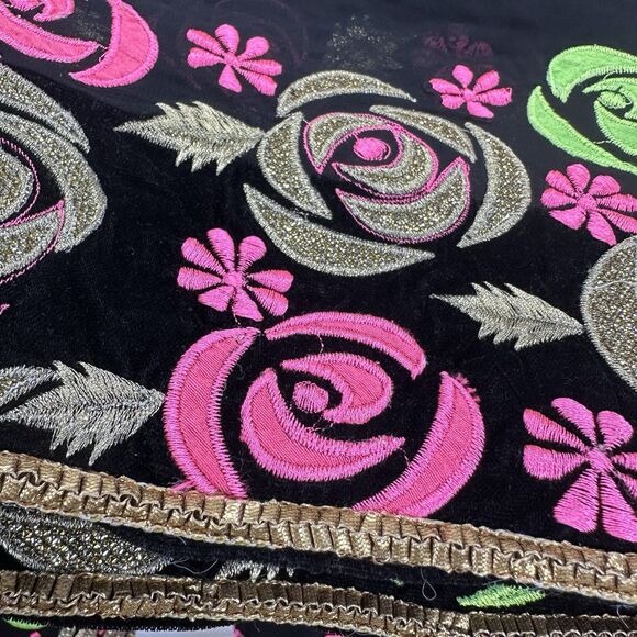 Traditional Wear Kurta And Dupatta With Embroidery Work Floral Pink Gold Black - Picture 5 of 13